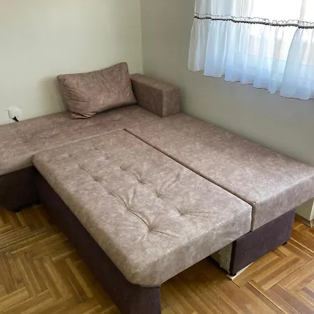 Jana Apartman *